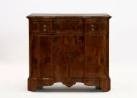 Half cabinet in Rococo style, Historicism, South German, circa 1870, burr walnut veneer, half-height piece with two doors and one drawer under the top, front profiled and recessed in the centre, 81 x 88 x 60 cm, old restoration