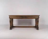 Neorenaissancistisch bureau, 1e derde 20e eeuw, massief en gefineerd eiken, rechthoekig blad op gewelfde wangen met rijk snijwerk, fineerpanelen in notenhoutwortel, twee laden, 81 x 170 x 90 cm