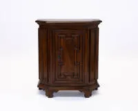 Halbschrank im Barockstil, 19. Jh. oder früher, Eiche, eintüriger Korpus mit geschrägten Ecken, 75.5 x 66 x 36 cm