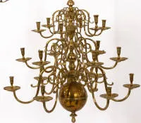 Flämischer Deckenleuchter, wohl 17. Jh., Messing, Balusterschaft mit 18 Flammen in drei Etagen, H. ca. 89 cm exkl. Kette, ø ca. 87 cm