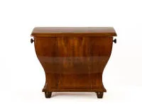 Zimmertoilette in Truhenform, wohl Österreich, um 1850, Nussbaum furniert, im Sockel eingezogener Korpus mit geschweifter Wandung, zwei Knaufhandhaben und Runddeckel, zwei ornamentale Zierbänder verlaufend über Deckel und Korpus, ohne Einsatz, 50 x 62...