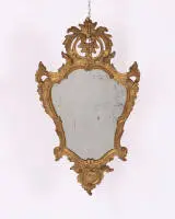 Rococo spiegel, Lodewijk XV, ca. 1765, lijst in gewelfde rocaille vorm met opengewerkte cartouche, 82 x 45 cm, restauraties