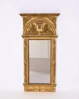 Trumeauspiegel, empire, Zweden, circa 1825, verguld op rood fond, fronton met lierdecoratie, 2-delige beglazing, 144 x 70 cm