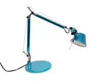 Tafellamp Artemide Tolomeo micro, Milaan, ontwerp Michele De Lucchi en Giancarlo Fassina (1999), metaal (aluminium en staal), blauw, variabele hoogte tot max. 73 cm