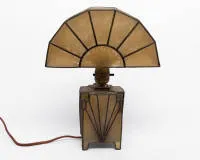 Art Deco table lamp, probably USA, 1920s/30s, metal frame with geometric decor, fan-shaped shade, H. 31 cm