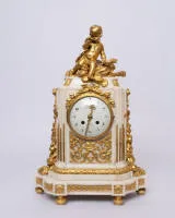 Figuurpendule "l’Amour vainqeur du Temps", Lodewijk XVI, Parijs, circa 1780, gesign. "Leblond a Paris", marmeren kast met rijke vergulde applicaties, bekronende Amor met telescoop, geëmailleerde wijzerplaat met signatuur en Arabische...