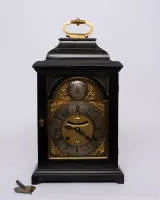 Bracket clock, London, 1st half 18th c., signed "Markwick Londini", ebonized case glazed on all sides with brass handle on tapering pediment