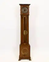 Pendule élégante, néo-Empire, fin 19e s., noyer, fabricant Friedrich Mauthe, Schwenningen, Forêt-Noire. Pendule libre, appliques en laiton bruni, boîtier avec plaque de marbre sur pieds en pattes, mouvement de type français...