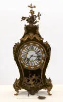 Cartel monumental Louis XV avec console, Lenoir à Paris, vers 1740/50, boîtier vert et polychrome style Vernis Martin, bronzes dorés