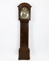 Staande klok, George III, Engeland, gesigneerd "Samuel Barnes / Oundle", laatste kwart 18e eeuw, eiken, H. 213 cm