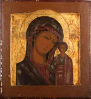Ikone, Gottesmutter von Kasan, Russland, 19. Jahrhundert, Tempera auf Holz, Goldgrund, 31.5 x 29 x 2 cm, Tafel leicht konvex, Farbabplatzungen, Holzleisten verso fehlen.