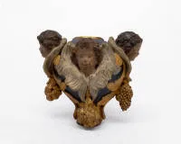 Capital with cherubim, fruit garlands and grape cluster, German, probably 19th century, wood, polychrome painted, 26 x 26 x 23 cm, one fruit garland was probably reworked into a grape cluster (plaster?), polychromy partly chipped, paint losses