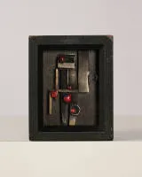 Macchiarini, Peter (1909 Santa Rosa/California - 2001 San Francisco, American goldsmith and sculptor. For over fifty years he ran a studio and shop on Grant Avenue in San Francisco. Macchiarini is considered a pioneer of...
