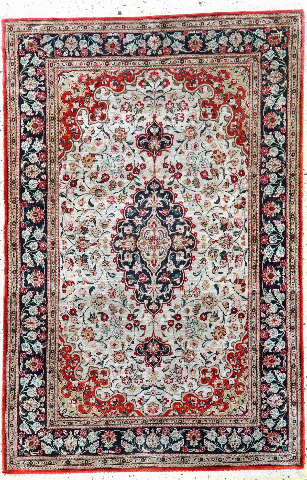 Ghom Seide, Persien, Mitte 20.Jhd, reine Naturseide, ca. 156 x 102 cm,
