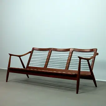 FREDERIK KAYSER. attribué. Canapé trois places, teck, Norvège, années 1960.