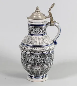 HISTORISMUS KANNE MIT ZINNDECKEL UM 1890.