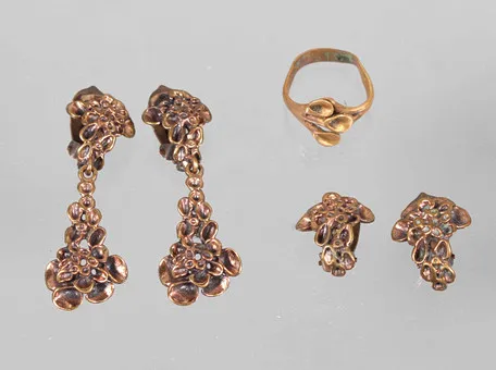 SCHMUCK , HANNU IKONEN, Ohrclips u.a.
