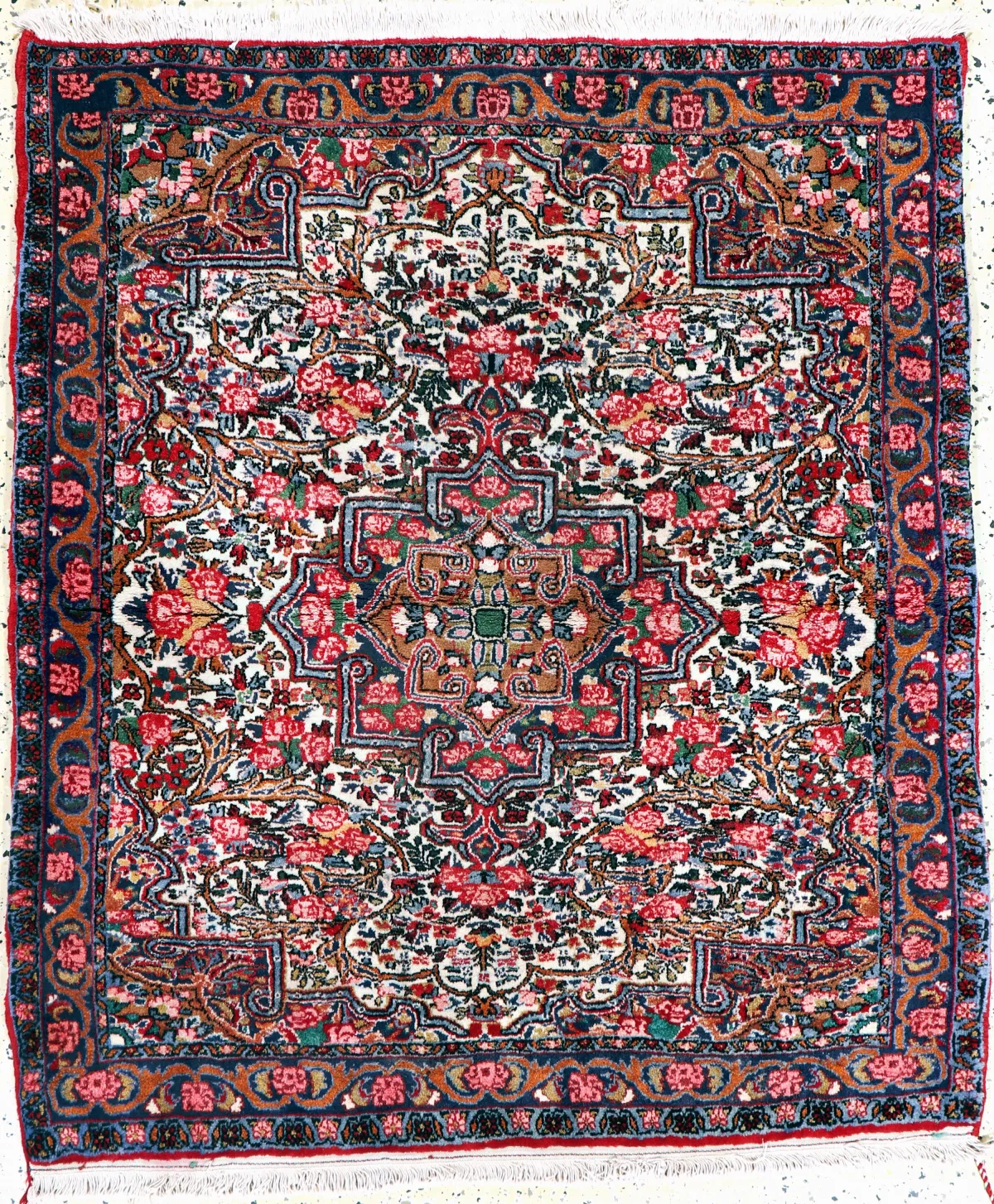 Rosenbidjar, Persia, mid-20th c., wool on cotton, approx. 132 x 115 cm, EHZ: 2