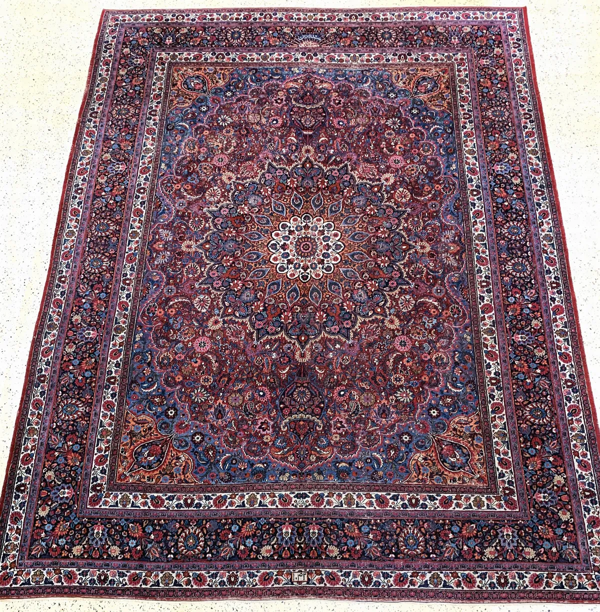 Birdjand old signed, Persia, early 20th c., wool on cotton, approx. 410 x 313