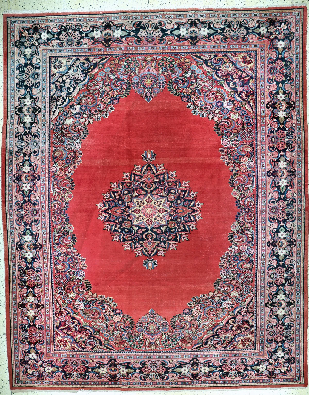 Lilian oud, Perzië, begin 20e eeuw, wol op katoen, ca. 343 x 275 cm, EHZ: 3