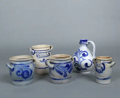 Lot of stoneware pots.