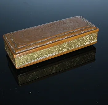 Tabatiere /Tabakdose mit Bildnissen eines Herrn und einer Dame in historischer Tracht , Kupfer/Messing , wohl 19.Jh, Friesisch.