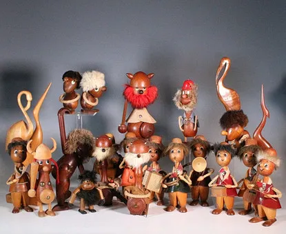 Soubor figurek, převážně teak, Dánsko, 70. léta.