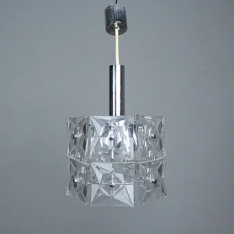 KINKELDEY. Hängeleuchte aus Kristallglas und Metall der 1970er, Deutschland.