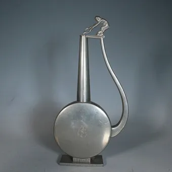 GAB. Guldsmedsaktiebolaget, pichet Art déco sculptural en étain des années 1930, Stockholm, Suède.