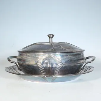 ORIVIT AG. Jugendstil, Suppenterrine mit Teller. Modell '' Nr. 5129 & 5064 '' Anfang 20.Jh.