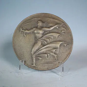 ARNO BREKER (1900-1991). Medal, ''Alegoria nadziei/Tańcząca nimfa'' żeliwo. Pieczęć odlewni Buderus.