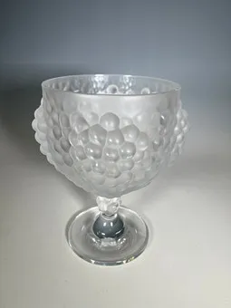 RENÉ LALIQUE. Grote beker met druiven, 2e helft 20e eeuw.