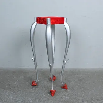 Table d'appoint style Memphis des années 1980.