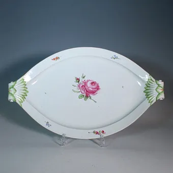 MEISSEN. Półmisek, '' Rote Rose '' ok. 1814.