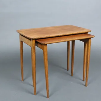 Paar Beistelltische/Nisttische der 1970er.