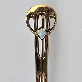 JUGENDSTIL GOUDEN BROSCHE MET OPAAL.