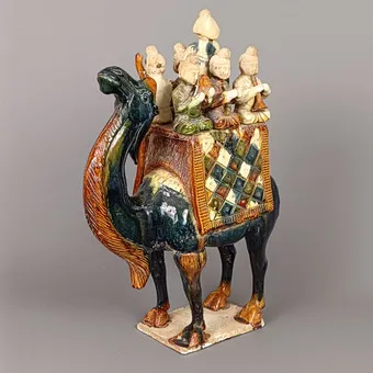 Terrakottafigur im Tang-Stil - China.