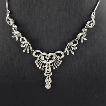 KLASSISCHES DIAMANT-GOLDCOLLIER IM ROKOKOSTIL.