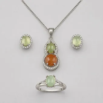 DREITEILIGES JADE-SCHMUCKSET.