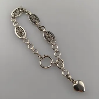JUGENDSTIL-TASCHENUHRENKETTE mit Herzanhänger, Silber.