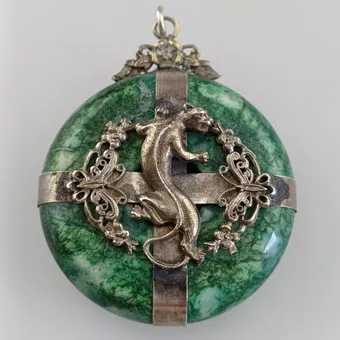 PENDANT / AMULET WITH BIG CAT - China, 20th c.