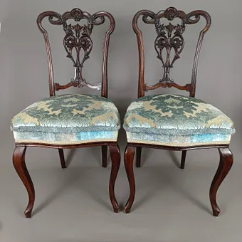 Paire de CHAISES STYLE CHIPPENDALE - probablement Angleterre, vers 1900.