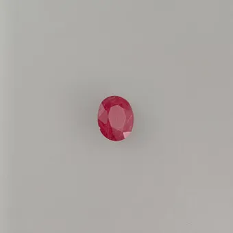 Rubis seul taille ovale de 3.83 ct, certificat IGI.