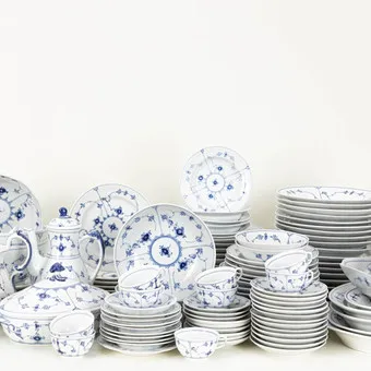 ROYAL COPENHAGEN. Dinner service 'Musselmalet', 20th c. (116).