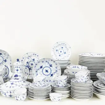 ROYAL COPENHAGEN. Dinner service 'Musselmalet', 20th c. (116).