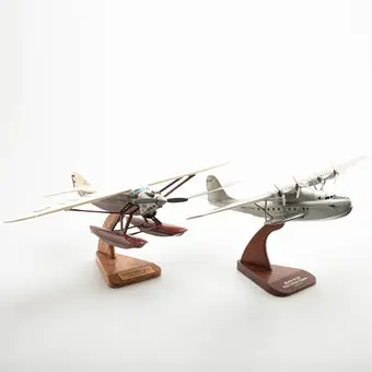 Zwei Standflugzeugmodelle: Latécoère 28-3 und China Clipper Martin M-130 1/72 (2).