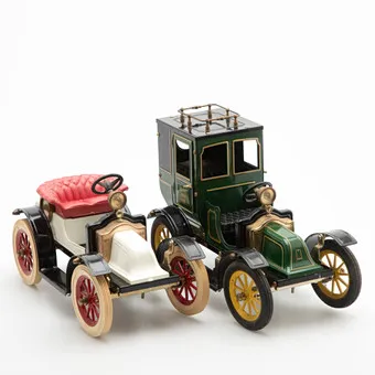 GC Original Historic Automobiles: zwei Modellautos 1/12: Taxi Welti-Furrer grün 1911 und ein Oldtimer (2).