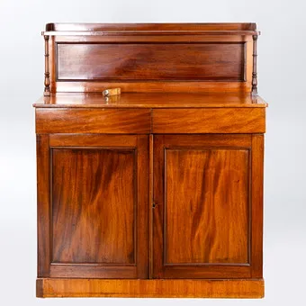 Chiffonnier, acajou, Angleterre, 2e moitié 19e s.