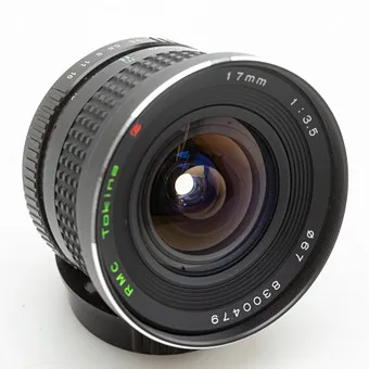 Tokina 1:3,5/17mm (SN 8300479) objectif pour Yashika / Contax