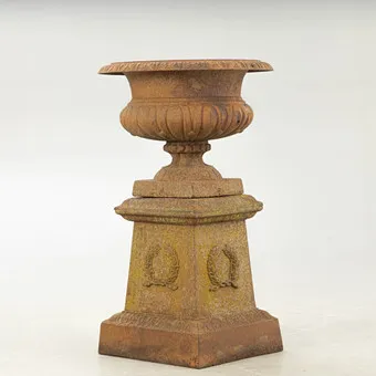 Planter on pedestal, cast iron, probably France, 1st half 20th c.